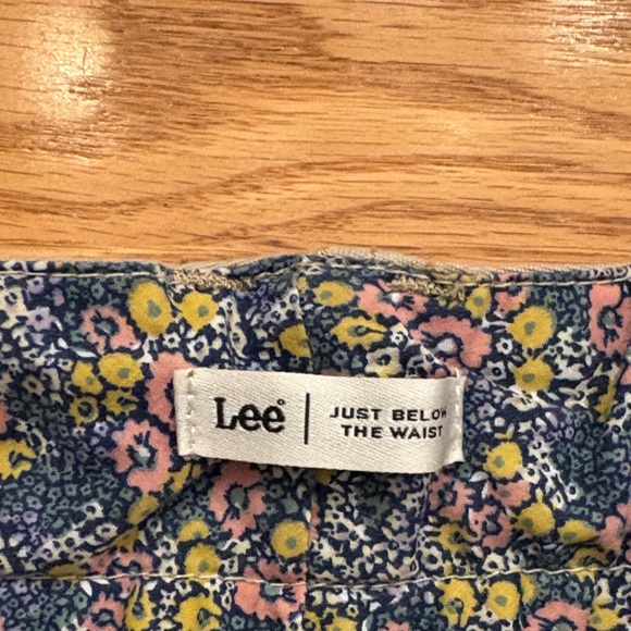 Lee Women's Tan Cargo Shorts - Picture 2 of 10